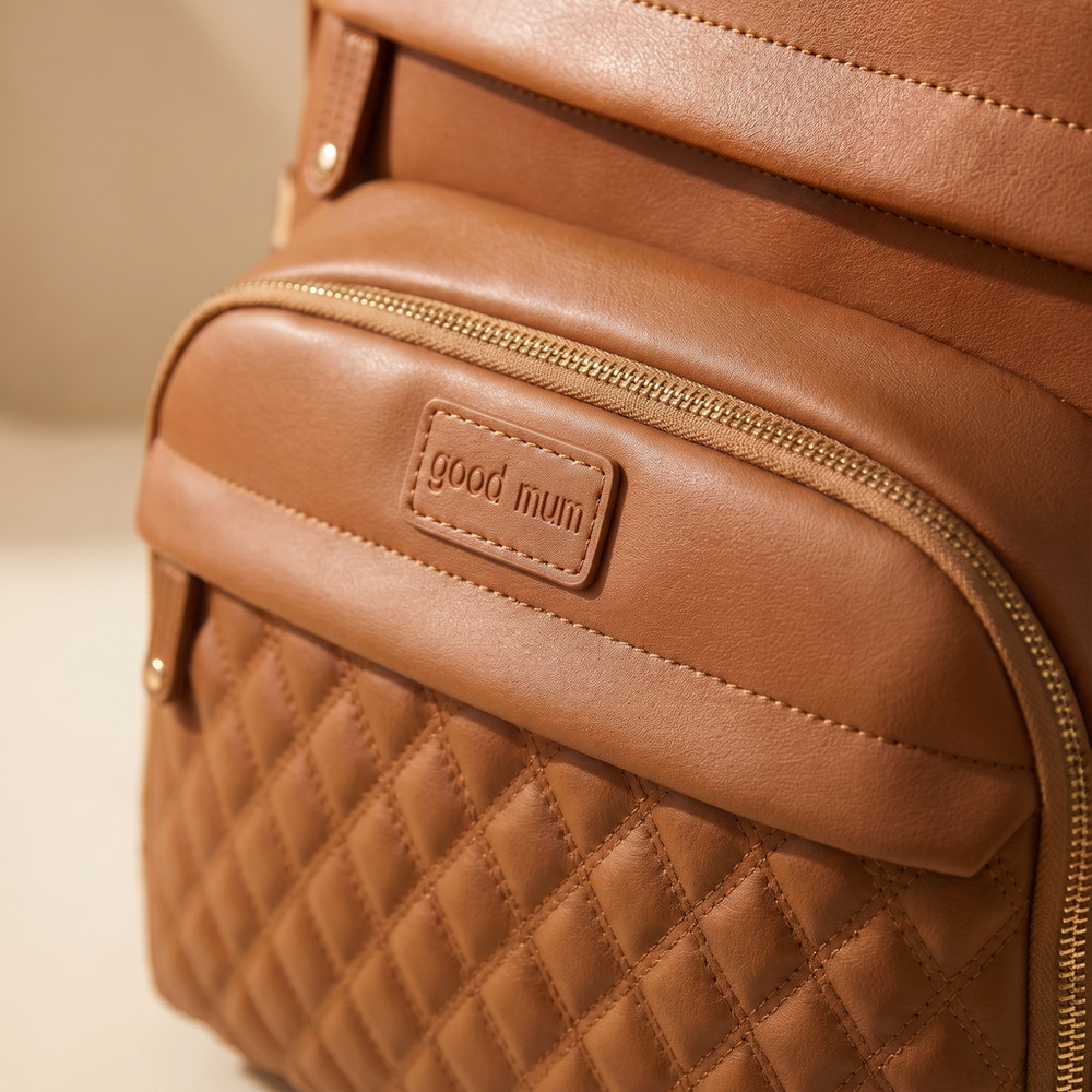 Ayviora Lune Bag Cognac - close-up van het PU-leer