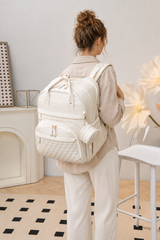 Ayviora Lune Bag Crème - op de rug gedragen