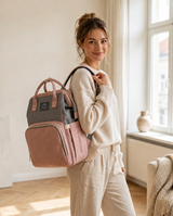 Ayviora Nest Bag Blush - lifestyle foto met ouder