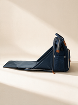 Ayviora Cloud Bag Navy - uitgevouwen als verschoningsmat