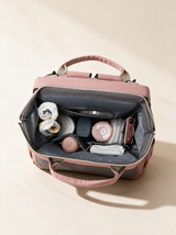 Ayviora Nest Bag Blush - geopend met alle vakken zichtbaar