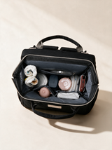Ayviora Nest Bag Noir - geopend met alle vakken zichtbaar